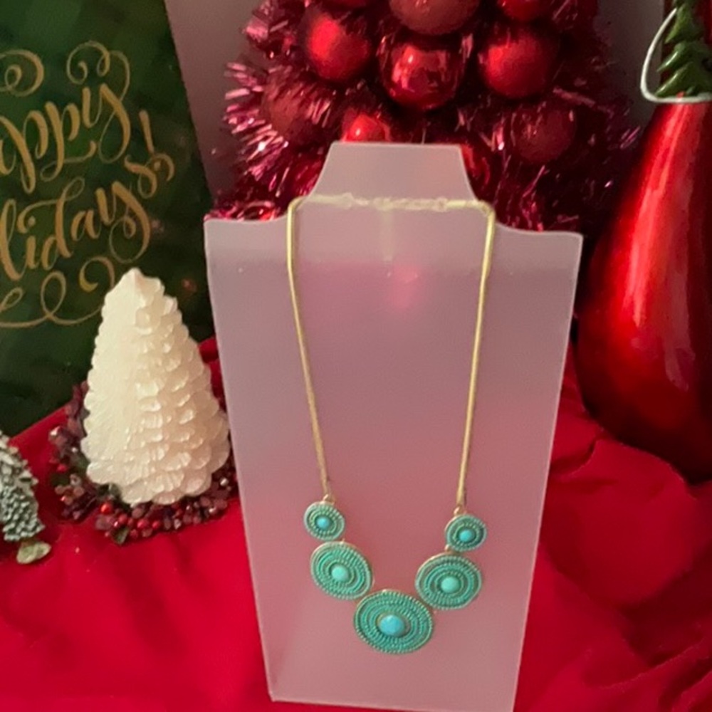 UNBRANDED GOLD TONE NECKLACE WITH GRADUATED DISCS NWOT